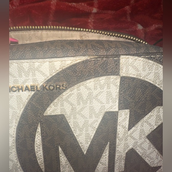 Michael Kors purse - Picture 9 of 11